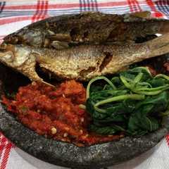 A picture of Belanak goreng&sambel kukus.