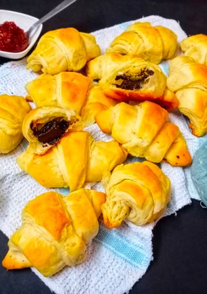 A picture of Easy Chocolate Croissant.