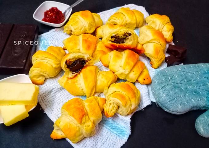 Easy Chocolate Croissant