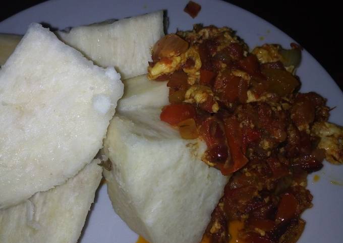 Recipe of Ultimate Boiled yams with eggs sauce