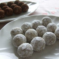 A picture of Banana Balls.