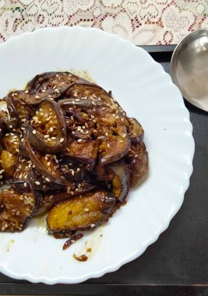 A picture of Masala Brinjal with sesame seeds.