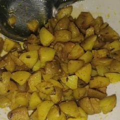 A picture of Sukhe aloo.
