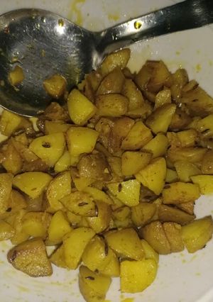 A picture of Sukhe aloo.