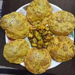 A picture of Masala puri.