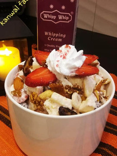 A picture of Fresh fruits cream salad.
