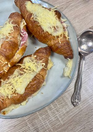 A picture of Ham and Béchamel Croissants.