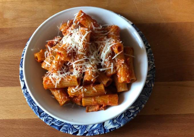 Pasta Amatriciana Receta de Anna Olio E Peperoncino Cucina- Cookpad