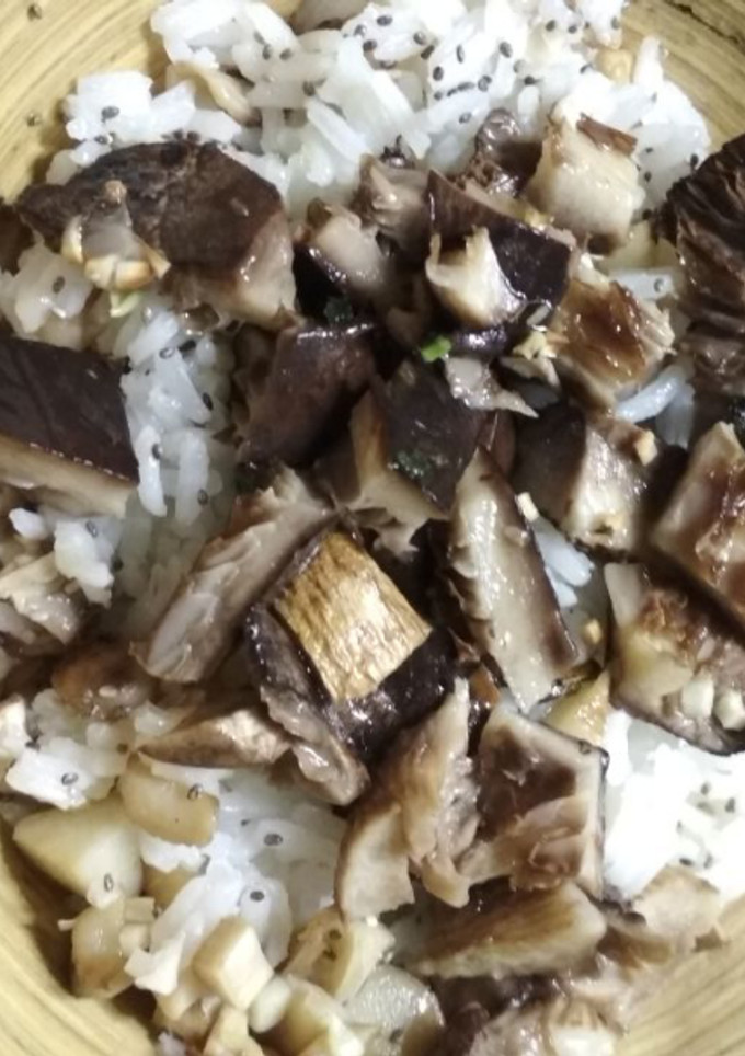 Una foto de Arroz basmati con setas cardo