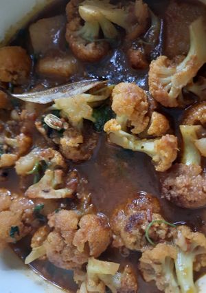 আলু ফুলকপির ডালনা (alu phulkopir dalna recipe in Bengali) রেসিপির প্রধান ছবি