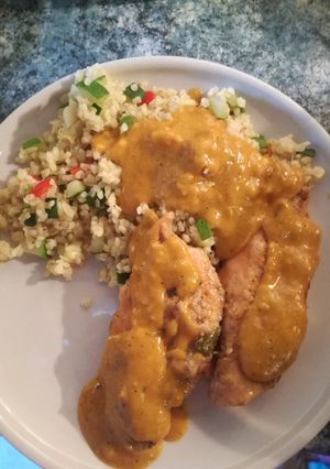 Lecsómártásos csirke cukkinis burlgurral recept fotója