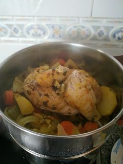 Una foto de Pollo con verduras al vapor