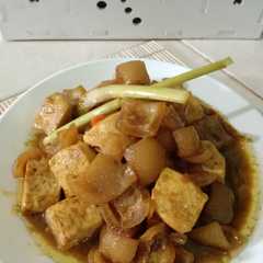 รูปของ 12. Tumis kikil tahu kecap (oseng kikil tahu kecap)