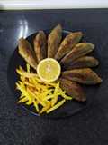 Chicharritos fritos con guarnición