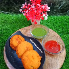 A picture of Kerala special tea time snack - Parippu Vada.