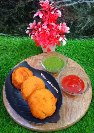 A picture of Kerala special tea time snack - Parippu Vada.