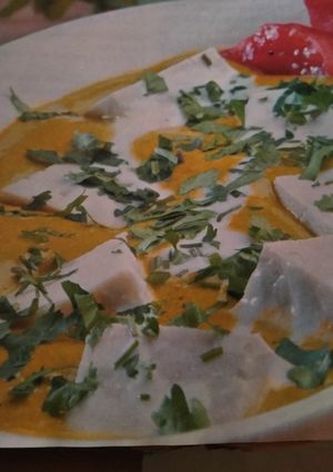 A picture of Shahi Paneer curry.