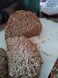 Una foto de PAN de HARINA INTEGRAL y AVENA
