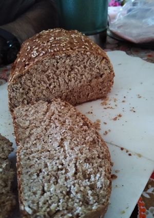 Una foto de PAN de HARINA INTEGRAL y AVENA