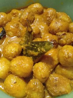 কাশ্মীরি আলুর দম (kashmiri alur dum recipe in Bengali) রেসিপির প্রধান ছবি