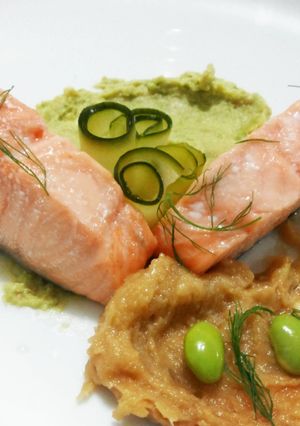 Foto resep Confit Salmon with Edamame Gazpacho and Cucumber Sunomono