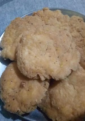 A picture of Masala mathri.