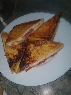 Una foto de Sándwich para los amantes del queso