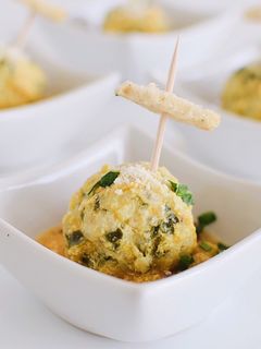 Una foto de Albóndigas de Pavo con Espinacas en salsa de Calabaza