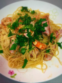 Una foto de Spaghetti frescos con gambas