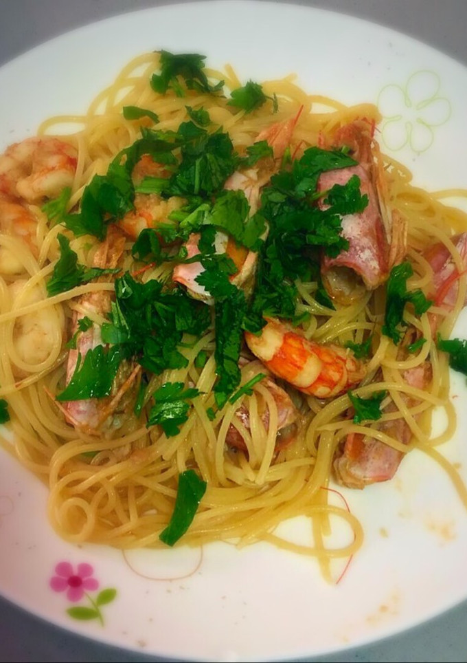 Una foto de Spaghetti frescos con gambas