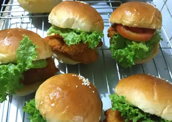 Masakan Unik Burger Chicken Katsu Lezat Mantap