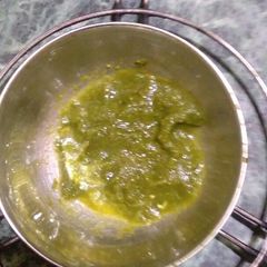 A picture of Coriander and mint chutney.