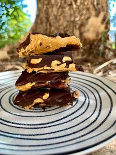 Una foto de Snack de dátiles y crema de cacahuete