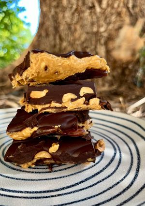 Una foto de Snack de dátiles y crema de cacahuete