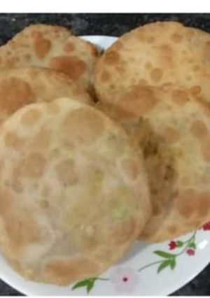 A picture of Matar kachori.