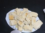 Una foto de cremona con levadura en polvo