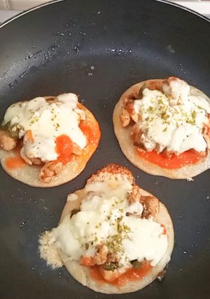 A picture of Mini Pizza with liquid dough.
