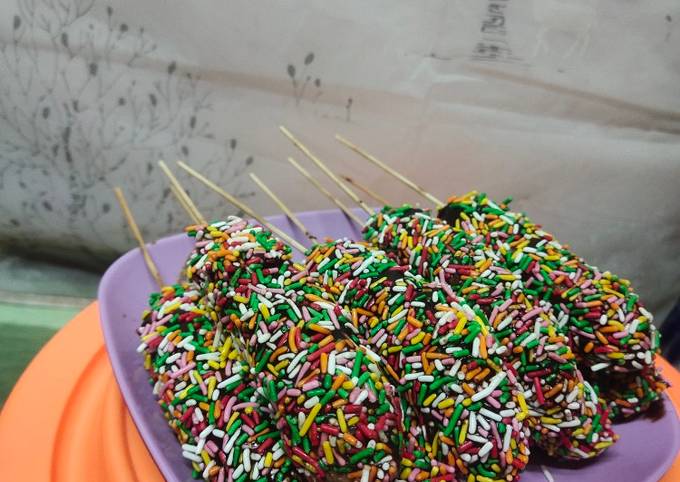 Standar Resep bikin Es pisang coklat meses warna warni ceria  sesuai selera