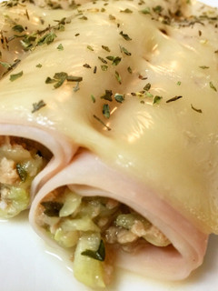 Una foto de Canelones de soja texturizada y calabacín