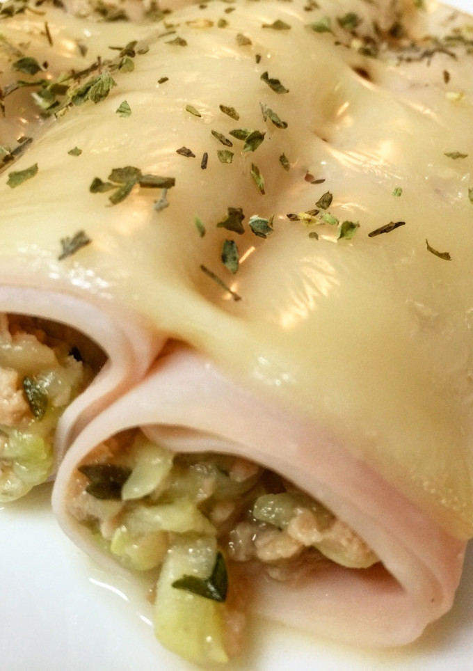 Una foto de Canelones de soja texturizada y calabacín