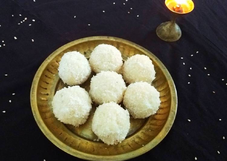 Coconut Ladoo