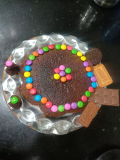 બિસ્કીટ કેક(biscute cake in Gujarati) રેસીપી મુખ્ય ફોટો