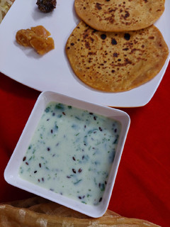 बथुआ रायता रेसिपी मुख्य फोटो