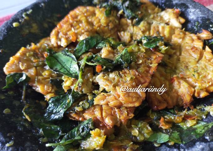 Resep Tempe Penyet Sambal Kemangi super gampang dan gak lama oleh Aulia