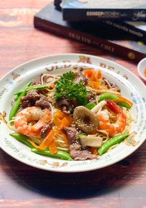 Hình của món Mì Xào Thập Cẩm.