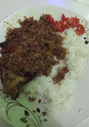 Foto resep Ayam serundeng kelapa lengkuas + sambel bawang