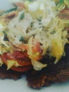 Una foto de Panquecas de fororo con ensalada