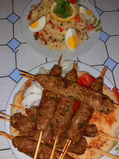 Una foto de Koftas con Tabulé