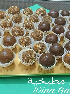 صورة لوصفة كرات التمر بالكورن فليكس (شوفان ونوتيللا وزبده لوتس و فول سوداني
