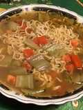 Soupe asiatique épicée aux blettes, tomate et bouillon de chevreau